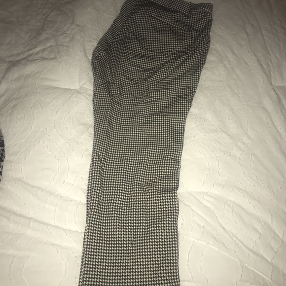 Amanda & Chelsea Capri pants - Picture 2 of 4